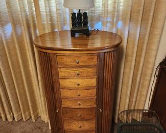 Jewelry box