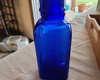 1899 Coblat John Wyeth Bottle with lid