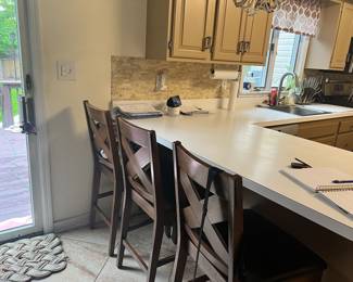 3 nice kitchen stools