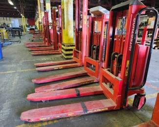 Interthor Model LL1000TE Electric Pallet Positioner - 2200lb Capacity