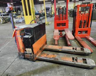 Raymond Model MF60, 111-60L Electric Pallet Jack - 6000lb Capacity
