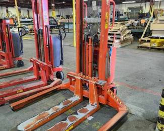 Interthor EHSS1000/1570 Electric Stacker 2200 lb Capacity