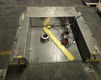 Lift Manufacturing Hydraulic Zero Lift with Diamond Plate Platform