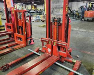 Interthor Model 22ME42062E0116 Electric Stacker - 2200lb Capacity