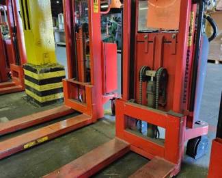 Interthor Model TP22ME0362245 Trans-Positioner Manual Pallet Stacker