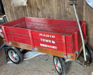 Radio Town And Country Red Wagon