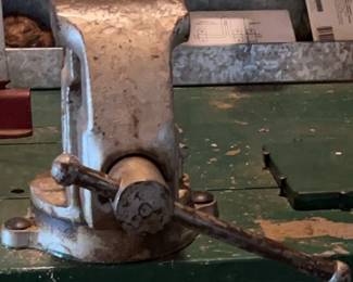 04 Vintage Columbian No 604 Machinist Bench Vise