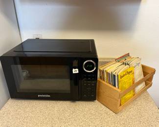 Readers digest set of books $10 for all
Working microwave