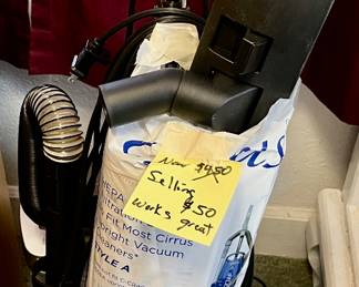 Vacuum cleaner Cirrus Professional Grade valued $450,,, asking $50 works great
