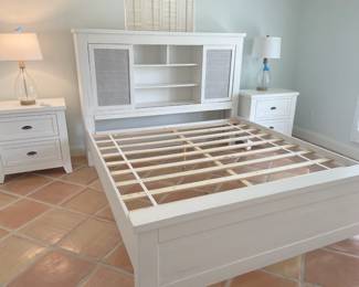$1,500 Cottage Creek king size bed (no mattress) & 2 side dressers
(three-piece set sells new for $3,160)
• King size headboard & frame (older mattress)
8’2”L x 6’9”W (or 99” x 81”)
• King size headboard
5’L x 14”D x 6’9”H