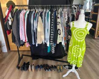 Womens Closet Sizes Small Large With Purses And Shoes