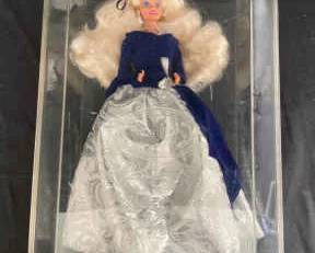 Vintage 1995 Avon Exclusive Winter Velvet Barbie And Barbie Case