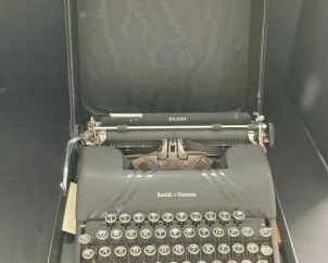 1940s Smith Corona Portable Typewriter