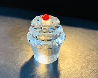 Simon designs crystal cupcake
