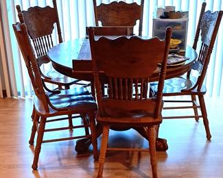 Oak table with leaf