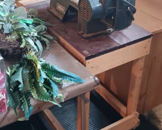 Craftsman jigsaw with cart