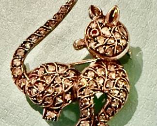 Victorian diamond cat brooch with rose cut diamonds
$650