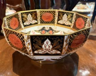 LARGE PUNCH BOWL Old Imari
by ROYAL CROWN DERBY