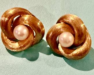Large gold and pearl earring 1930s
$1100