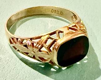 Amazing Victorian pinky ring with buff top garnet faceted underneath…mourning ring.
England late 1800s
$2000