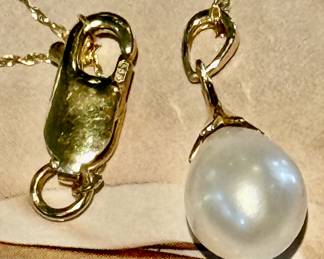 Large south sea pearls necklace