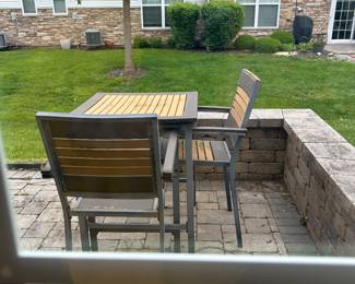 Highboy Patio set. as is..could use a cleaning. $35