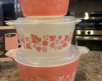Pink Pyrex Gooseberry set
