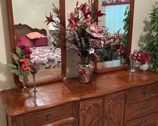 Lexington Queen Bedroom Set