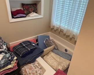 Linens - Blankets, Quilts, Sheets and Towels
