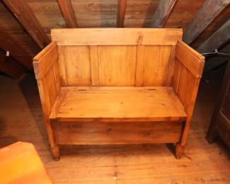 Pine Entryway Bench with Storage