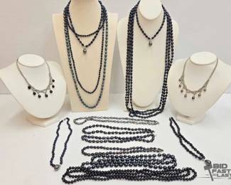 1022 17 Pearl Necklaces, 724g