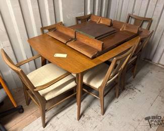 7010 Heritage Henderson Dining Suite Buffet