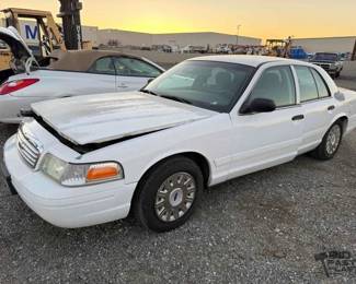 270 2005 Ford Crown Victoria