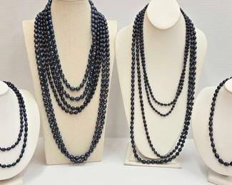 1024 9 Pearl Necklaces, 679g