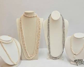 1032 7 Pearl Necklaces, 433g