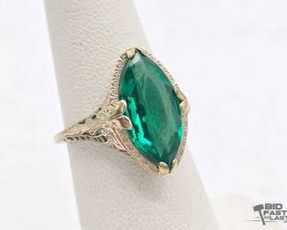 738 14k White Gold and Emerland Art Deco Ring, 3.2g