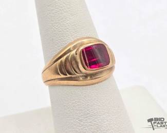 804 10k Gold and Ruby Ring, 4.4g