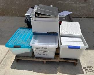 2704 75 3Ring Binders and Totes