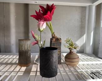 7534 5 Small Vases Faux Flowers