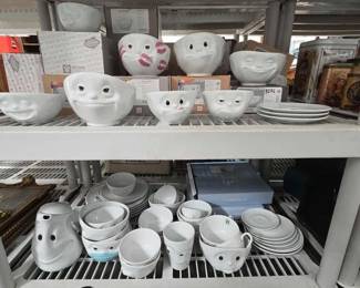 2280 Over 50 Tassen Bowls, Plates More