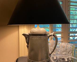 Metal kettle lamp