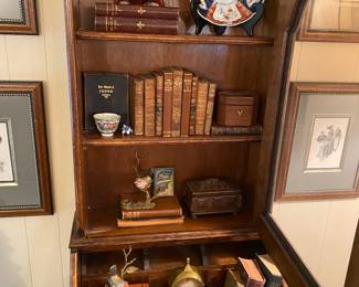 Antique leather bound book collection, brass clock, Imari collection
19th century, French literature, fables, and theater books as well as other antique books.