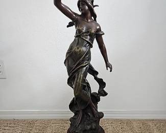 statue
