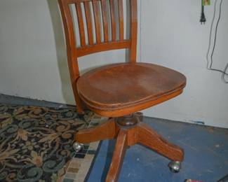 Rolling office chair