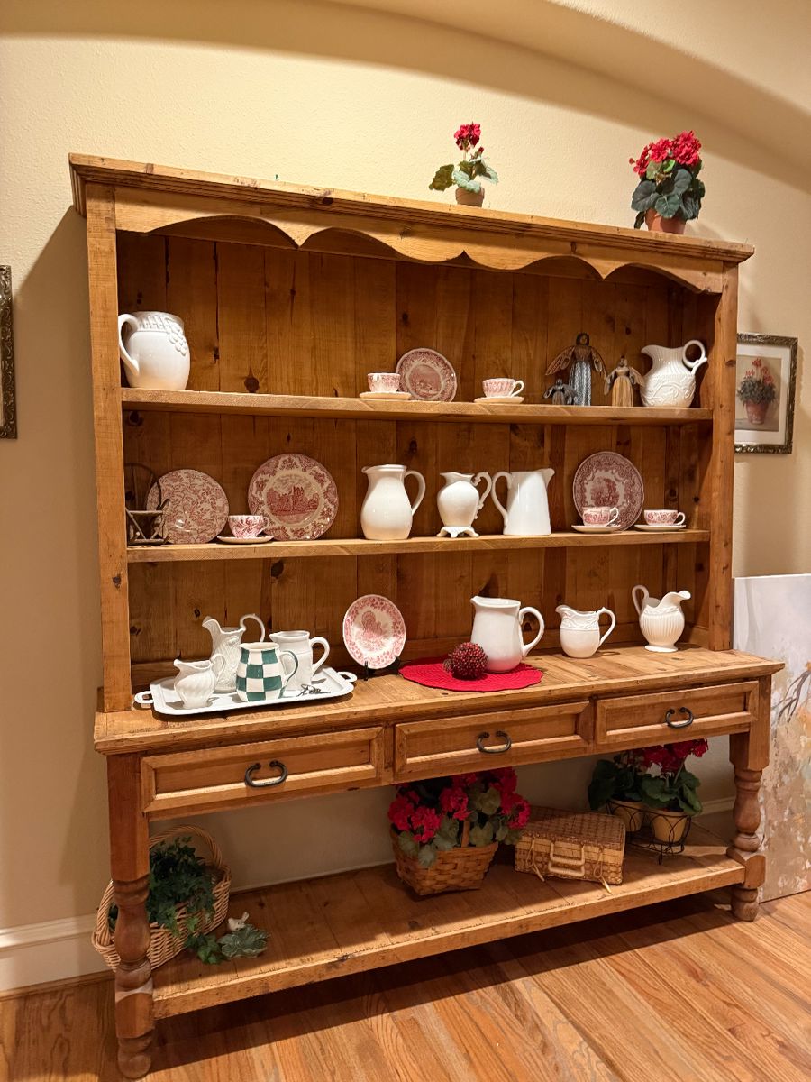 Pine welsh style hutch