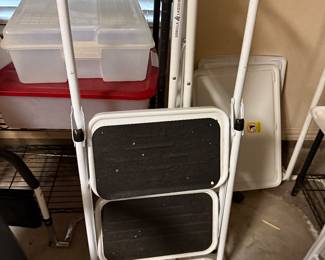 Metal step ladder