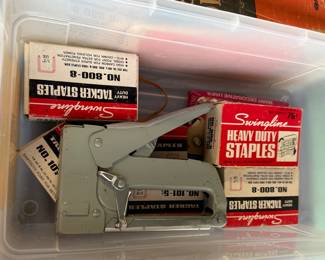 Staple gun and staples