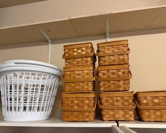 Small baskets with lids for crafting