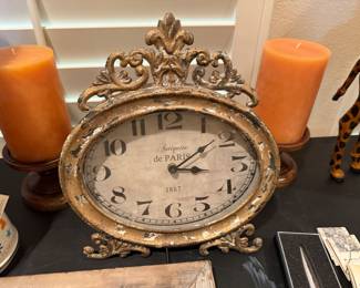 Decorative table clock