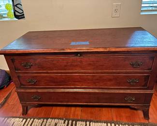Beautiful Vintage Lane Cedar Chest.
$75